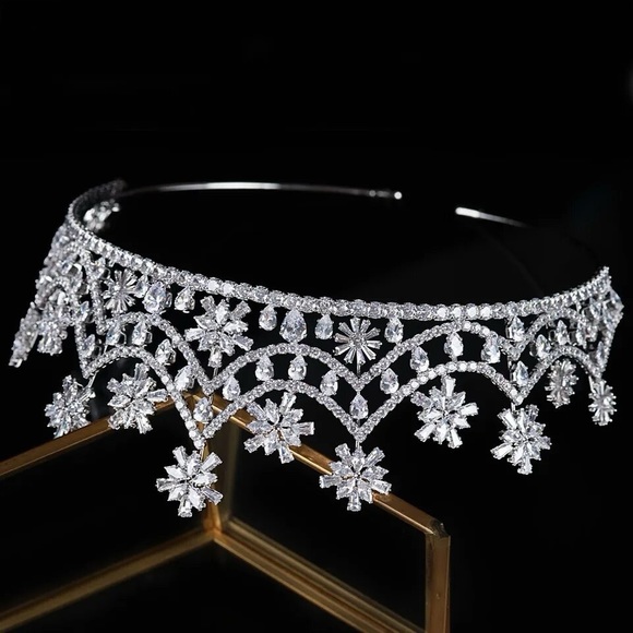 Celestine Zircon Tiara - Picture 5 of 6